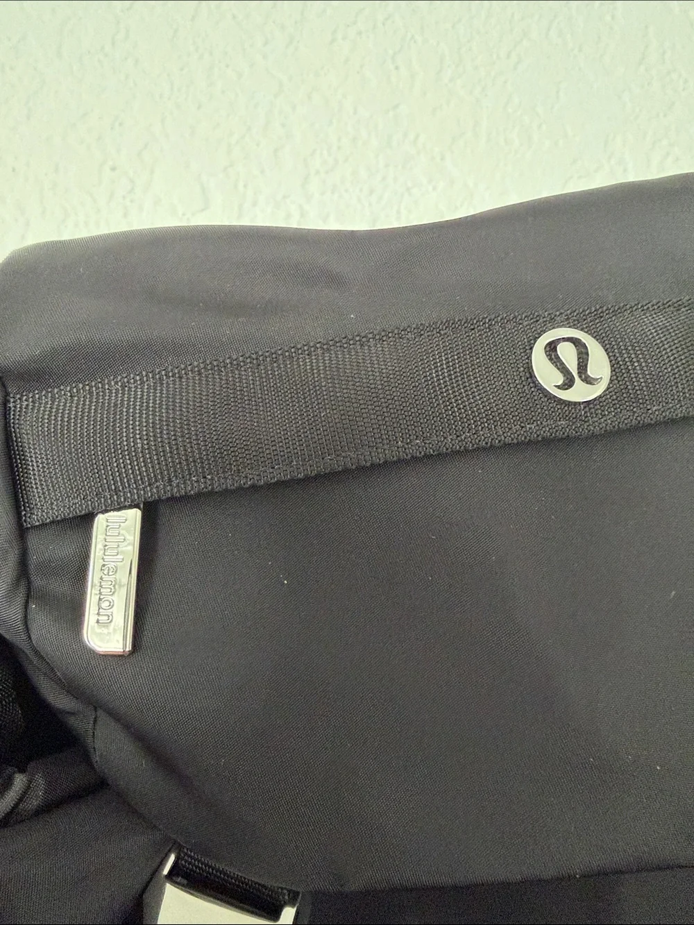 lululemon Wunderlust athletica Black Men's Backpack with Buckle Front